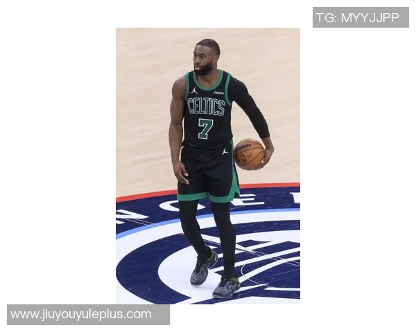 杰伦布朗本赛季表现惊艳场均301分63篮板5助攻真实命中率超60